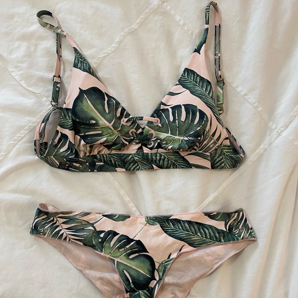 Ripcurl Bikini Set, Size Small (Never Worn) - image 2